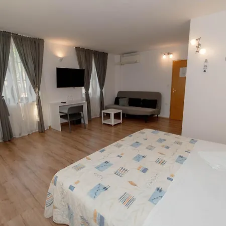 Paquito 2* נובה גוריקה