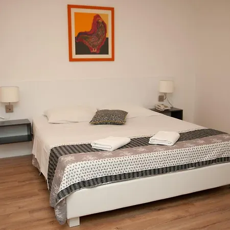 Otel Paquito 2*